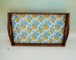 Bandeja de servicio de madera ligera hecha a mano de alta calidad con diseño impreso elegante y asas ecológicas para facilitar su transporte - Product Image 2