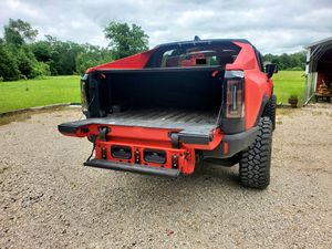 Hummer EV Pickup Edition 1 2022, environ 6 100 milles, configuration Apocalypse Strikeforce, 1 000 chevaux - Product Image 4