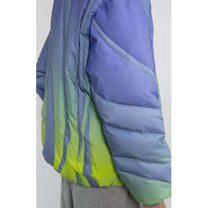 เสื้อแจ็คเก็ตพัฟเฟอร์น้ำหนักเบาพิเศษ ผลิตจากผ้าขนเป็ดและห่าน บุด้วยใยสังเคราะห์แบบฟองอากาศ สำหรับฤดูหนาว ปิดด้วยซิป บริการ OEM พร้อมบริการพิมพ์ลายแบบซับลิเมชั่น - Product Image 2