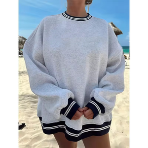 Pull-over d'hiver de luxe personnalisé pour femme, en molleton surdimensionné, à col rond, avec manches chauve-souris tissées et bordures, et broderie frontale de marque personnalisée - Product Image 5