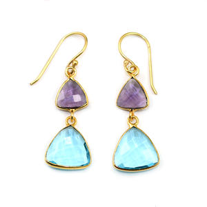 Boucles d'oreilles en quartz améthyste et quartz bleu de Londres en forme de trillion Boucles d'oreilles géométriques plaquées or - Product Image 1