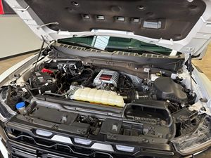 FORD F-150 Raptor R 2024 d'occasion, 12 500 miles, conduite à gauche, 5 places, freins à disque avant - Product Image 5