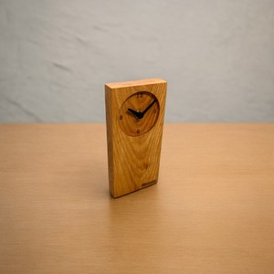 Horloge de table en bois qui s'intègre parfaitement aux plantes, aux livres et aux autres éléments de décoration, l'horloge ajoute une touche de luxe. - Product Image 4