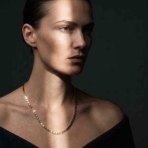 Elegante Cadena Cubana con Corte Radiante y Acabado Dorado Intenso, Collar de Lujo Chapado en Oro, Regalo de Joyería - Product Image 5