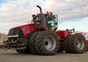 Tracteur utilitaire Case IH en gros, 100 CV avec 4 roues motrices, transmission durable, prise de force robuste, idéal pour les travaux agricoles sur terrain agricole en gros - Product Image 2