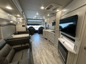 Vendedor Verificado de Fletwood Pace Arrow 36U Usado del 2023, Listo para Viajar - Product Image 4