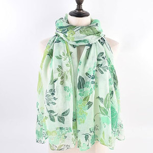 Écharpes en tissu doux et aux bords nettoyés, de qualité supérieure et à finition élégante, écharpes pour femmes - Product Image 2