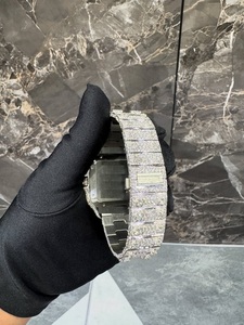 Montre-bracelet de luxe pour femme en moissanite et diamant, boîtier et bracelet en acier glacé, cadran analogique, style bijou, sport, hip-hop, verre - Product Image 5