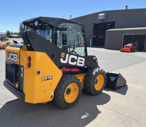 2025 JCB 215 Skid Steer Puissance compacte avec polyvalence maximale - Product Image 2
