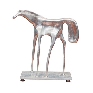 Elegante Escultura de Aluminio Fundido Diseñada para Agregar Interés Visual y una Presencia Metálica Sofisticada en Interiores - Product Image 6