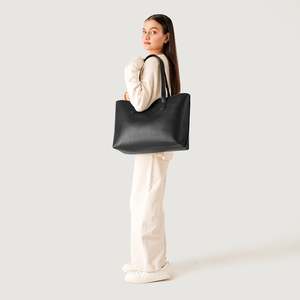 Sac à main pour femme Bianca de haute qualité, sac en cuir véritable d'été en noir, couleur unie, sac à main pour femme de haute qualité - Product Image 2