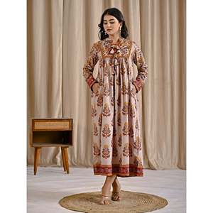 ชุดเดรสผ้าฝ้ายสีเบจเหลืองพิมพ์ลายทรงบานพร้อมพู่ด้านหน้า เสื้อผ้าอินเดียและปากีสถาน - Product Image 3