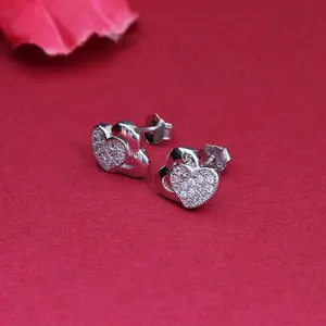 Boucles d'oreilles tendance en forme de cœur vintage pour femmes, argent 925 avec diamant CZ taille princesse, motif à vis, matériau en laiton, cadeau - Product Image 1