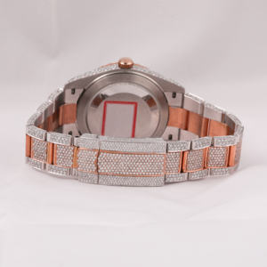 Montre personnalisée à deux tons en moissanite blanche et glacée pour hommes, cadran classique en chocolat avec date, nouveauté, verre analogique - Product Image 3