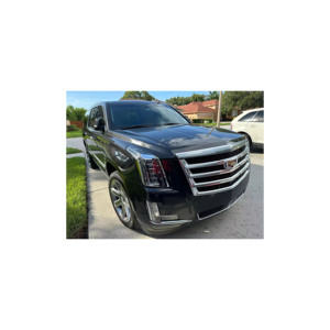 Cadiillac XT6 avec des sièges spacieux à trois rangées et des caractéristiques familiales. - Product Image 1