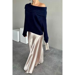 Maglione lavorato a maglia con collo a volant blu Navy