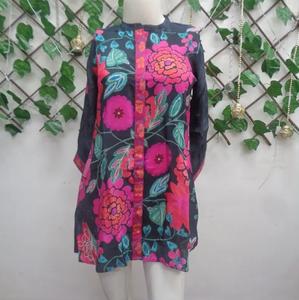 เสื้อคลุมพิมพ์ลายดิจิตอลสำหรับสตรีเสื้อผ้าชาติพันธุ์อินเดียคอลเลกชันสำหรับเทศกาล - Product Image 1