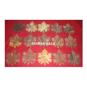 Artesanía India Mejor diseñador Diseño en forma de hoja Color natural con brillo y acabado Último soporte de palo de incienso de esteatita - Product Image 1