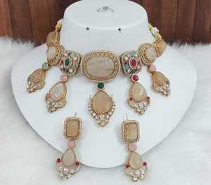 Conjunto de Gargantilla de Primera Calidad para Mujer, Perfecto para Bodas y Ocasiones Festivas, Conjunto de Collar Inspirado en Sabyasachi - Product Image 2