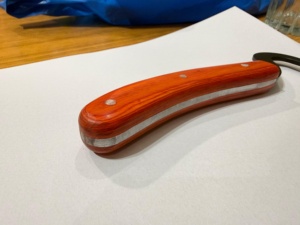 Cuchillo de Precisión para Pezuñas Equinas |   Cuchilla Negra Curva con Empuñadura de Madera Dura |   Suministros para Herradores - Product Image 5