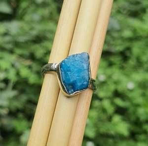 Pierre précieuse brute Apatite néon sertie en bélière Argent sterling 925 Certifié IEC Luxe Bague de fiançailles pour femme Mariage Fête - Product Image 3