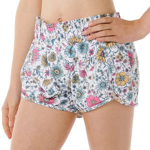 Short de bain respirant pour femme avec taille élastique Séchage rapide et caractéristiques écologiques Coupe confortable et poches pratiques - Product Image 5