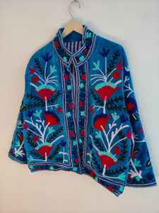 Veste en velours suzani faite à la main, broderie ethnique artisanale, manteau d'hiver bohème, tenue artistique de festival, veste suzani pour femmes - Product Image 5