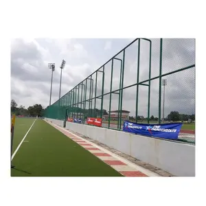Venda quente personalizado altura até 10ft PVC revestido cerca de arame painel de esportes cerca para o futebol e recinto desportivo