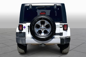 SUV Usado de Buena Calidad, 2018 JK Unlimited Sahara 4WD, 4 Puertas - Product Image 3