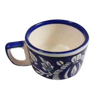 Ensemble de tasses en céramique modernes de qualité pour exportation tasses à café et à thé en porcelaine résistante à la chaleur avec soucoupes coordonnées disponibles à la vente - Product Image 2
