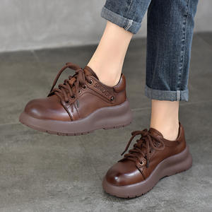 Chaussures en cuir brogues vintage pour hommes, à lacets, style wingtip, pour occasions formelles, décontractées ou professionnelles - Product Image 1