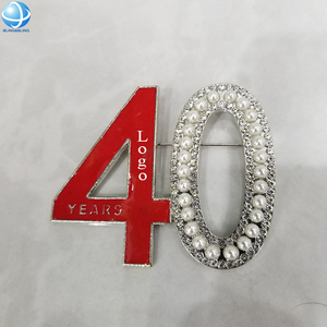 Émail rouge Delta perles 40e anniversaire Badge personnalisé sororité années métal 30e strass broche broche pour fête porter décor - Product Image 5