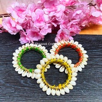 Ensemble de 2 bracelets indiens faits à la main en fil de soie et coquillages Kaudi multicolores, cadeaux de mariage ou de Mehndi pour femmes
