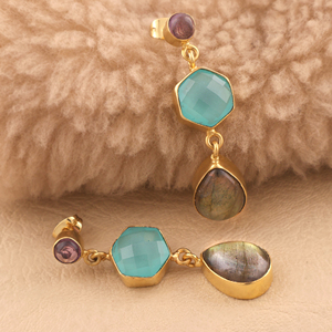 Pendiente colgante con bisel chapado en oro, amatista y labradorita, piedra preciosa, poste trasero, pendientes hechos a mano, diseñador hexagonal, pendiente de 3 piedras - Product Image 5