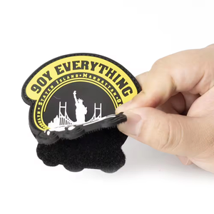 Nueva Etiqueta de PVC personalizada de moda, parches de goma de transferencia de calor 3D, insignia de silicona, logotipo en relieve para prendas, sombrero, flor de corazón - Product Image 1