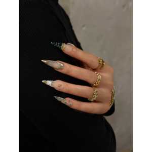 Ongles press-on opulents au design élégant avec des couleurs contrastées captivantes - Product Image 2