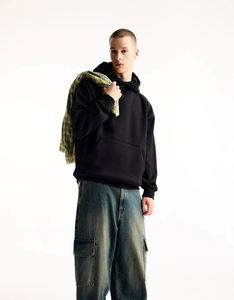 Sweat à capuche noir pour homme de qualité supérieure avec cordon de serrage réglable, poche avant et coupe ample décontractée pour un confort ultime - Product Image 5