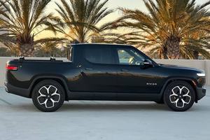 AUTO ELÉCTRICO IMPECABLE 2024 RIV-IAN R1T, CUATRO MOTORES, TRACCIÓN EN LAS CUATRO RUEDAS, BATERÍA DE GRAN CAPACIDAD, LISTO PARA ENVIAR - Product Image 2