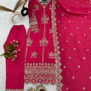 Dernier Designer Lourd Chinon Soie Broderie Séquence Travail Kurti Set Par FabZone - Product Image 1