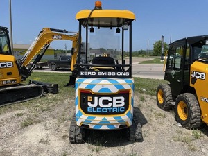 Miniexcavadora JCB 19C 1 de Segunda Mano, Dos Toneladas, Buen Estado de Funcionamiento, Motor Potente, Bomba, Caja de Cambios, Alta Eficiencia - Product Image 2