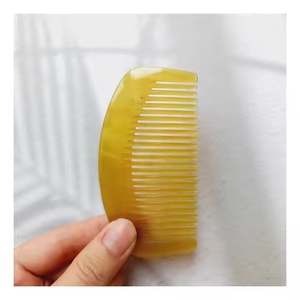 Peine de cuerno de búfalo de diseño moderno para peinar el cabello, accesorio para el cuidado del cabello de salón más vendido con logotipo personalizado, aspecto de diseñador de cuerno de buey - Product Image 1