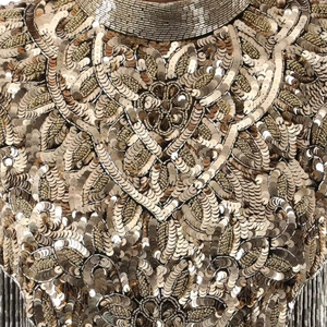 เสื้อคลุมเบอร์เลสก์สำหรับงานเทศกาล ปักลายประดับด้วยลูกปัด ปักเลื่อม ประดับมุก ทรงตรง มีบราในตัว ผูกคอ - Product Image 1