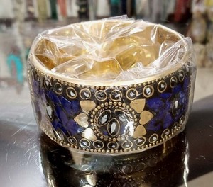 Super vente de bracelet de manchette en laiton de luxe pour les femmes Design de mode pour la fête disponible au prix de gros pour l'exportation - Product Image 2
