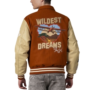 Chaqueta Varsity Unisex con Estampado Gráfico, Cuerpo de Lana, Mangas de Cuero, Cuello Redondo, Tema Safari, Bordado 'Wildest Dreams', Parches Frontales - Product Image 2