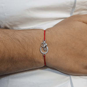 Set de Rakhi de Ganesha Zarkan, Regalo de Aleación de Plata Preciosa con Roli Chawal, con Estatua de Ganesha - Product Image 3