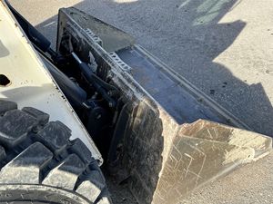 Famosa máquina S850 Track Skid Steer Loader con informes de inspección completos y pegatina EPA Envío rápido y fácil a todo el mundo - Product Image 4