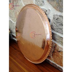 Bandeja redonda de cobre martillado Suministros directos de fábrica Servir cupcakes chapados Pastelería Fiesta de cumpleaños Bandeja para servir Utensilios de cocina - Product Image 5