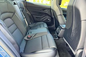 2022 Proc-she Tay-cam 4 Crox Turismo Wagon con Techo Solar, Faros Delanteros, Cámara Trasera 360, Asientos Eléctricos - Product Image 6