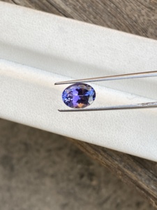 หินรูปวงรีทำจากแทนซาไนต์ธรรมชาติ8x6มม. หินทรงรีสีธรรมชาติแทนซาไนต์1.43กะรัต Loupe Clean - Product Image 5