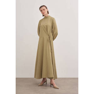 Elegante Vestido Verde Largo hasta el Suelo con Cintura Imperio Ajustable y Mangas Abullonadas - Product Image 1